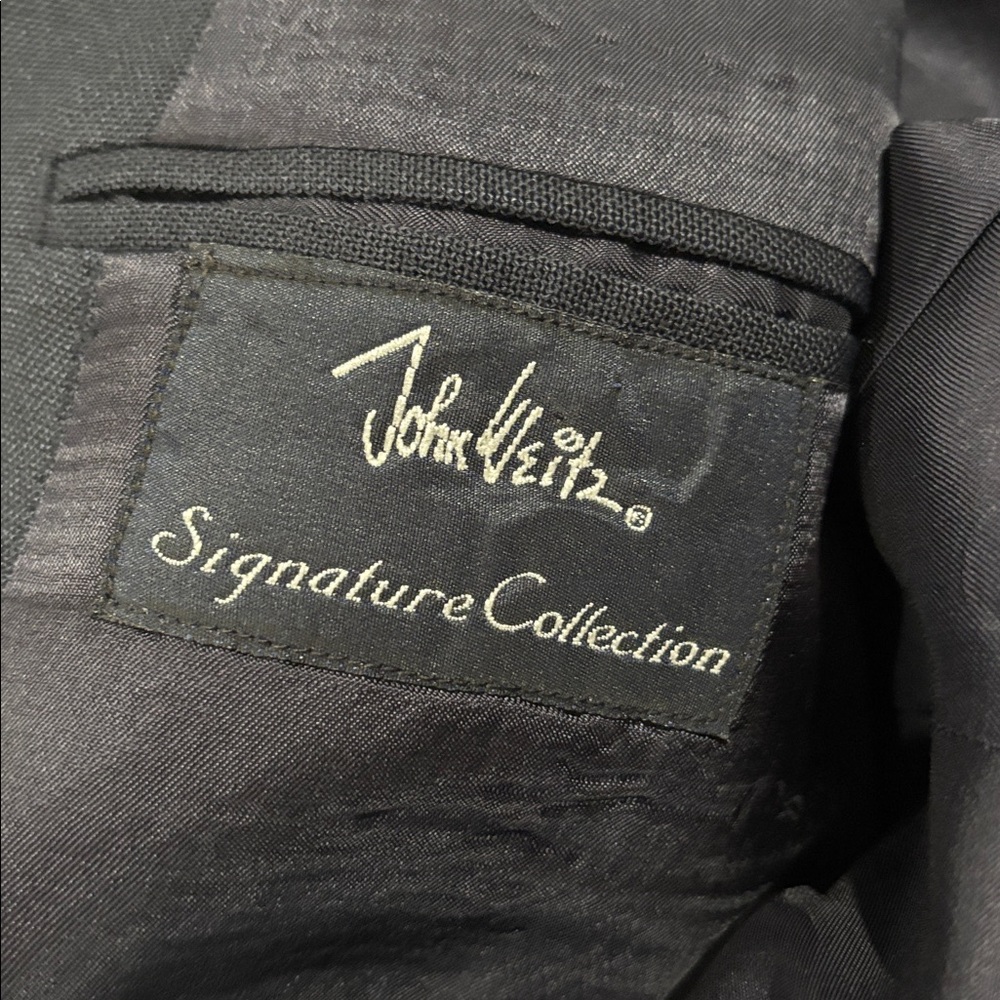 John Weitz Signature Collection Navy Blazer w/ Gold Buttons-size 44R - Picture 10 of 10